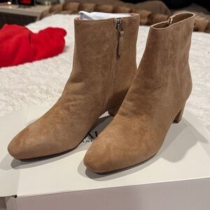Lauren/Ralph Lauren Tan Suede 100% leather Ankle Boots